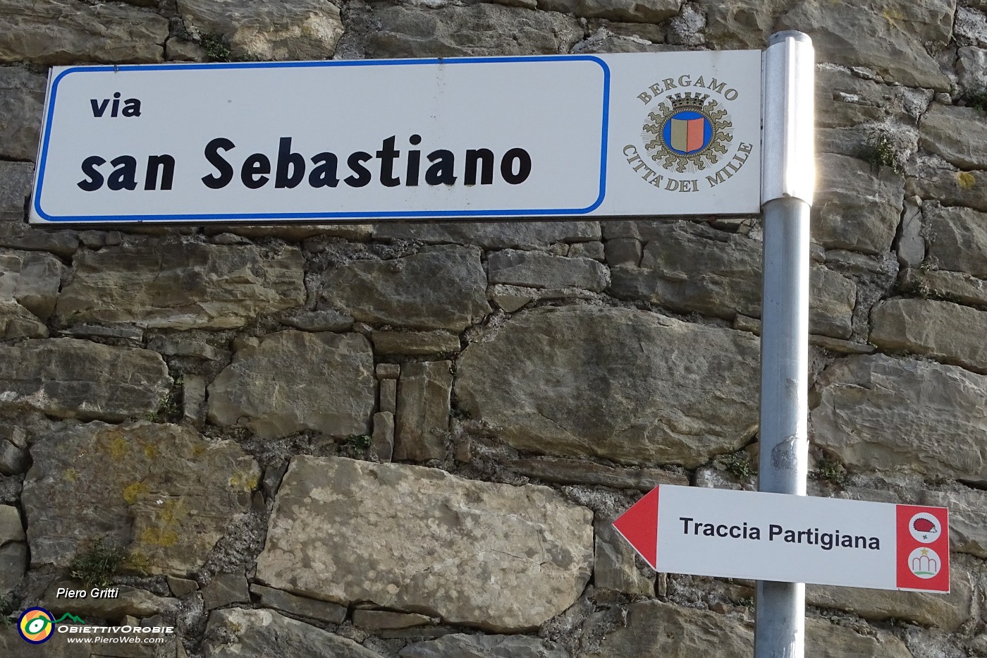 22 La 'Traccia Partigiana' continua su strada asfaltata.JPG